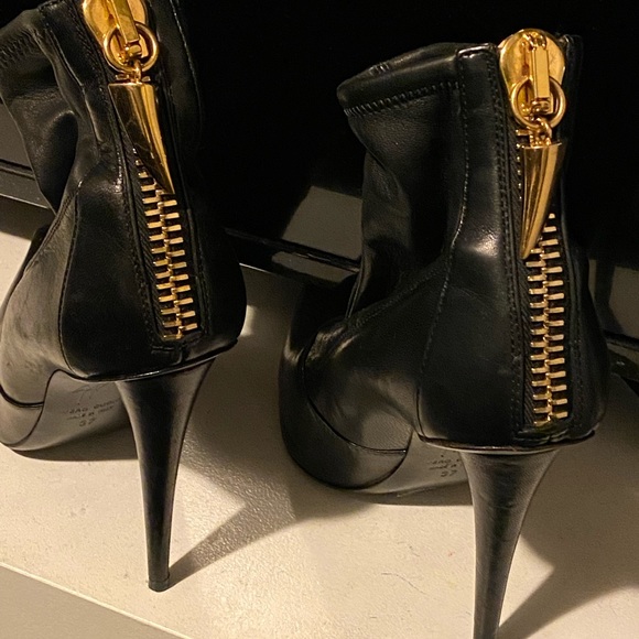 Giuseppe Zanotti leather ankle boots. Gently used. Size 7 fits like 6 - Picture 4 of 8